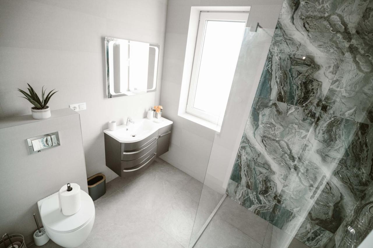 Sibiu Ezonia Central Apartment Bagian luar foto
