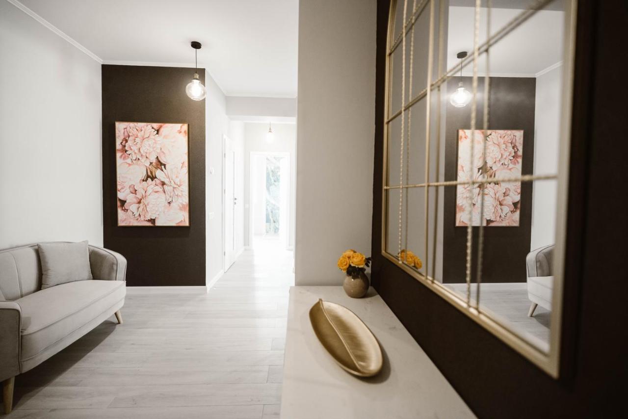 Sibiu Ezonia Central Apartment Bagian luar foto