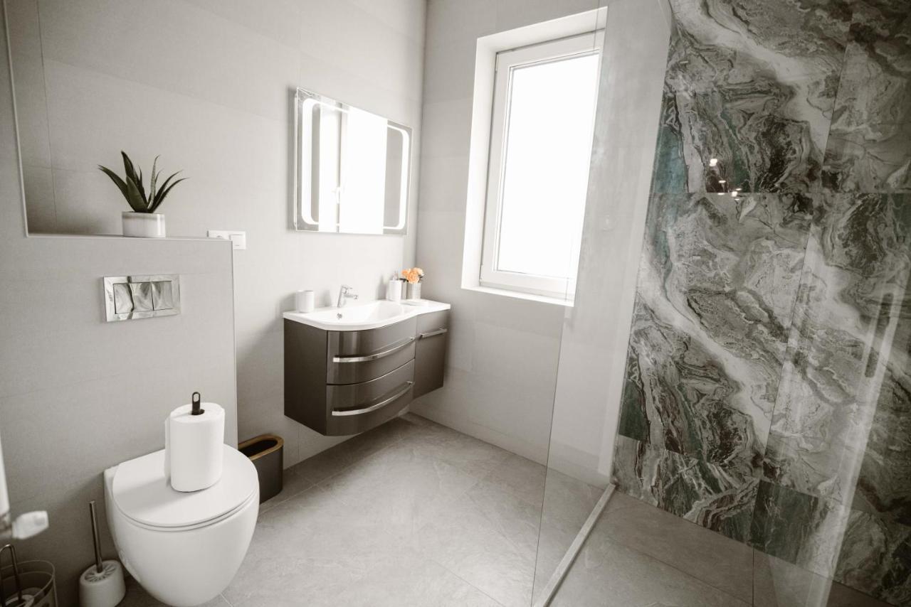 Sibiu Ezonia Central Apartment Bagian luar foto